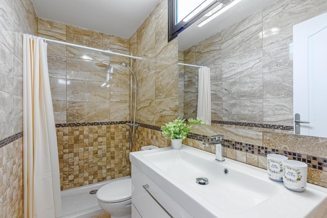 Apartment Apart America - 150 Meters From The Beach, Free Wi-Fi Arona  Exterior foto
